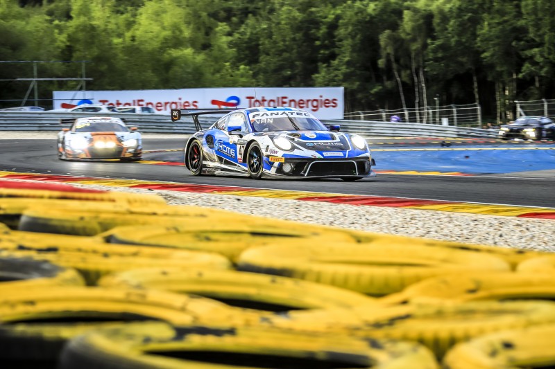 24h Spa, 7h to go: Porsche prosegue in vetta con KCMG #47