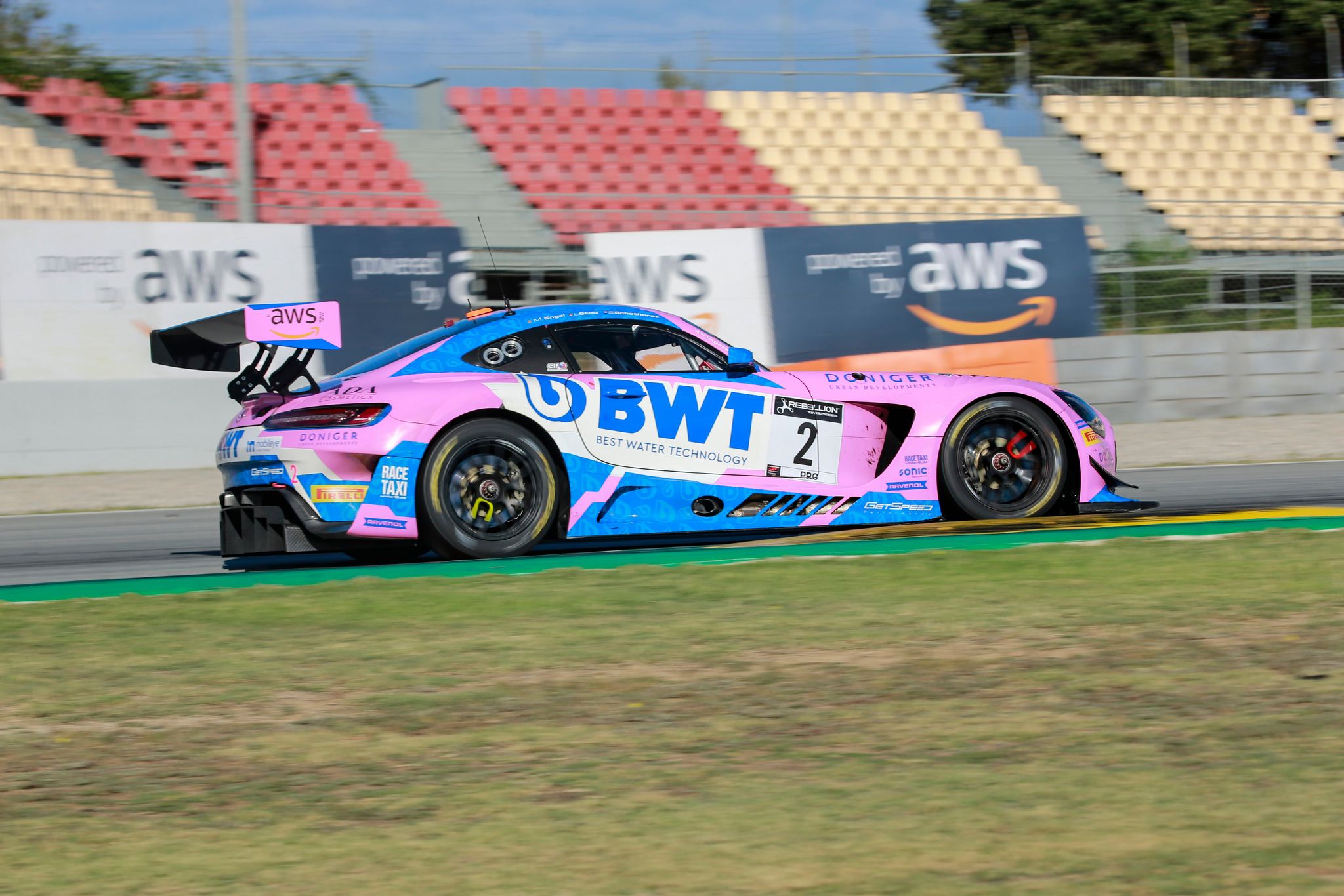 GTWC Europe, FP1 Barcellona: AMG Team GetSpeed #2 comanda il gruppo