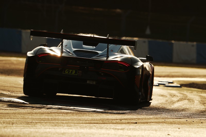 British GT live! Vivi il finale di Donington Park