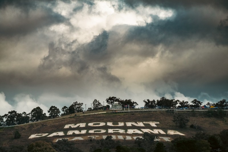 Rivivi il day-1 della 12h di Bathurst 2024