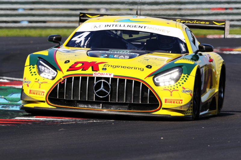 British GT, Donington Park: Cottingham/Adam tornano al vertice