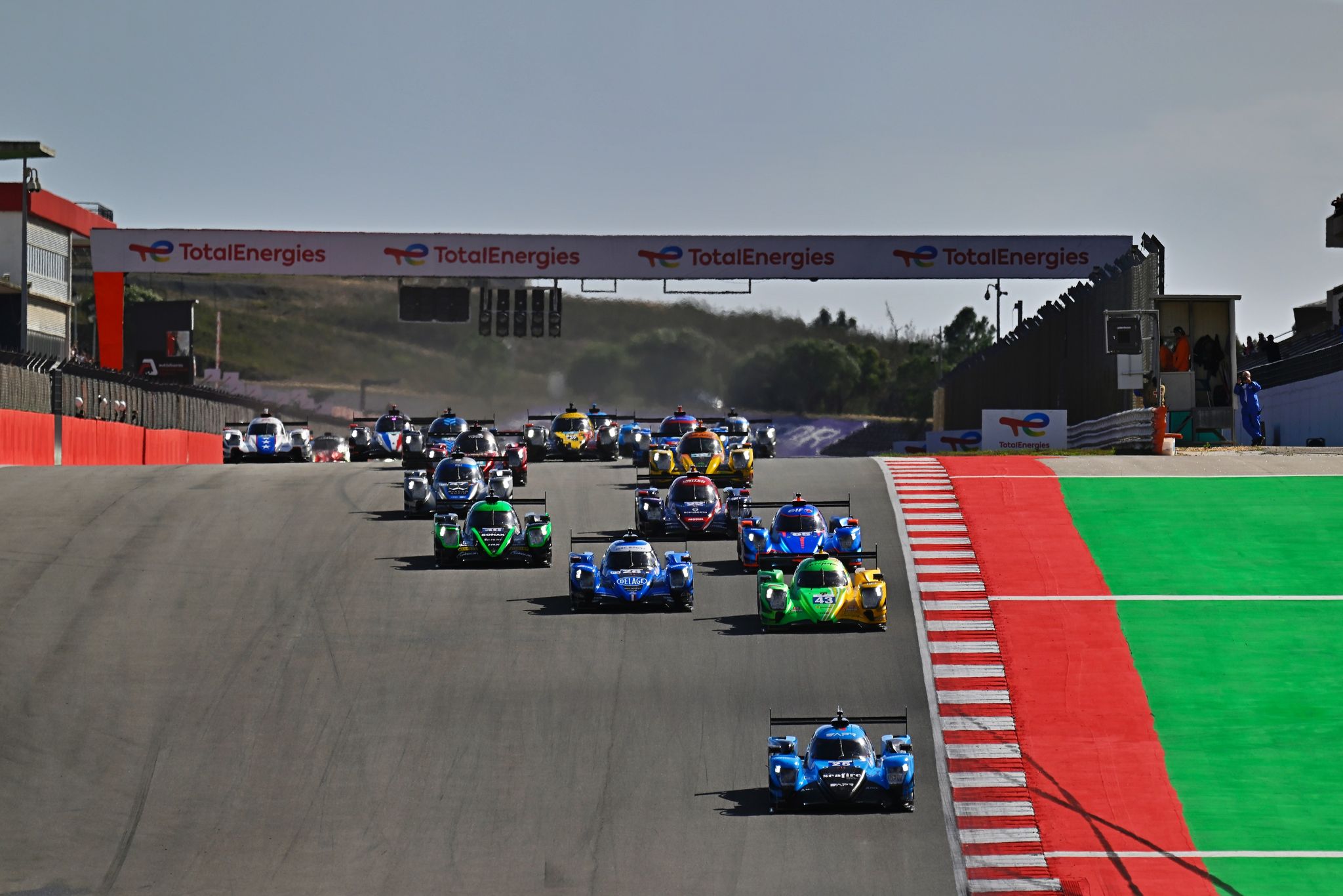 43 auto per la finale di Portimao