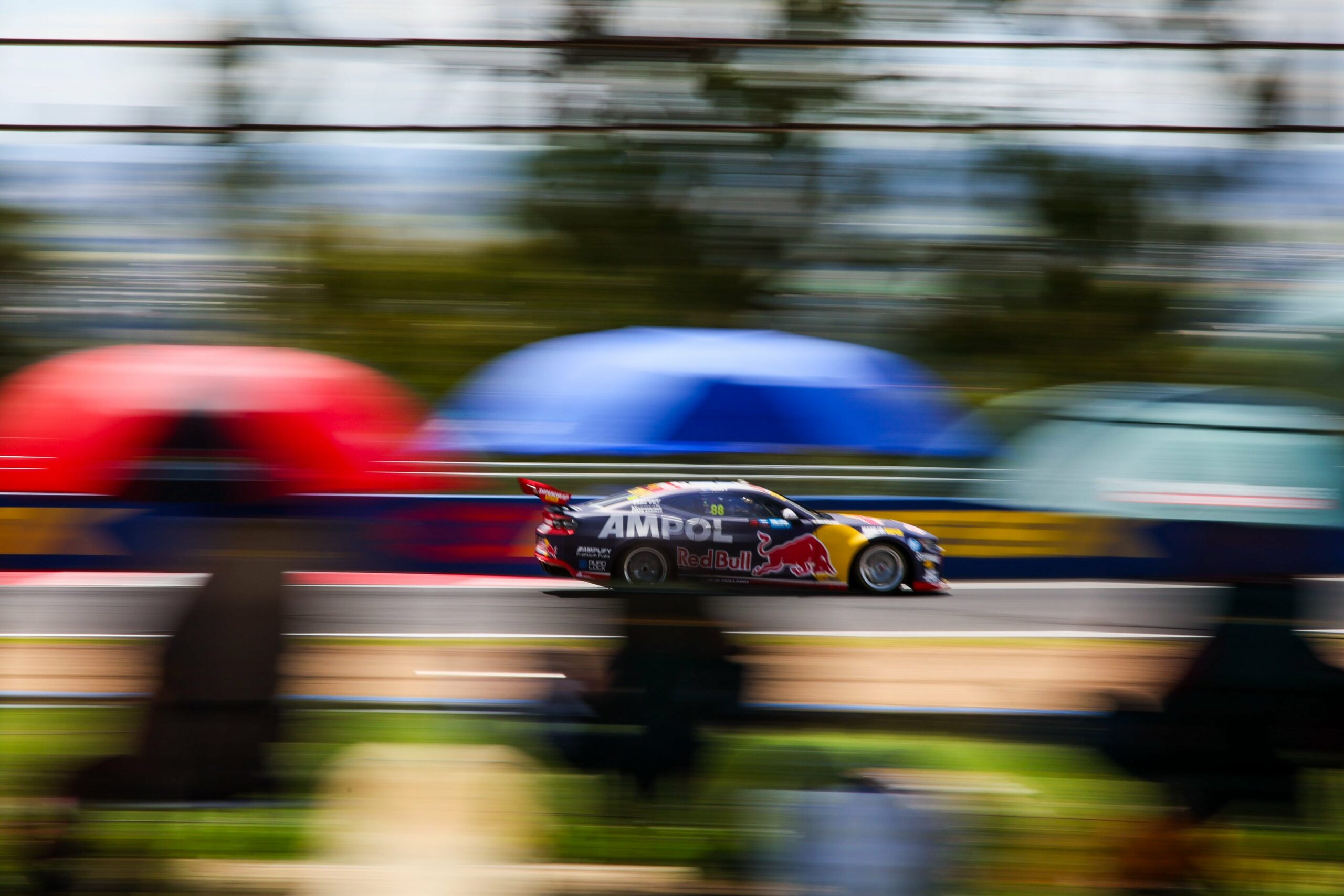 Supercars, Bathurst race-1: Feeney guida la doppietta Red Bull Ampol Racing