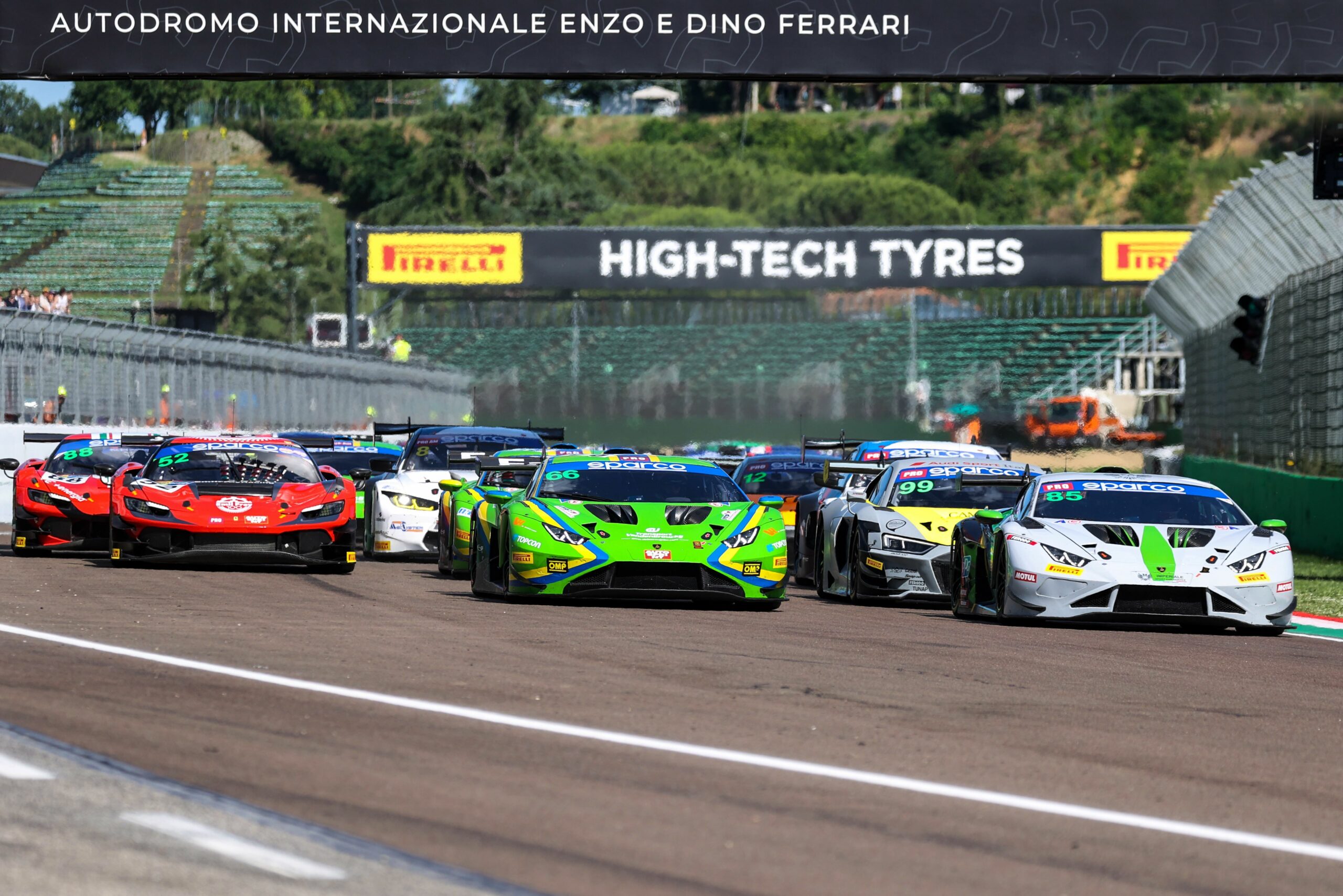 Imola, race-1: Stadsbader/Michelotto al top con Lamborghini