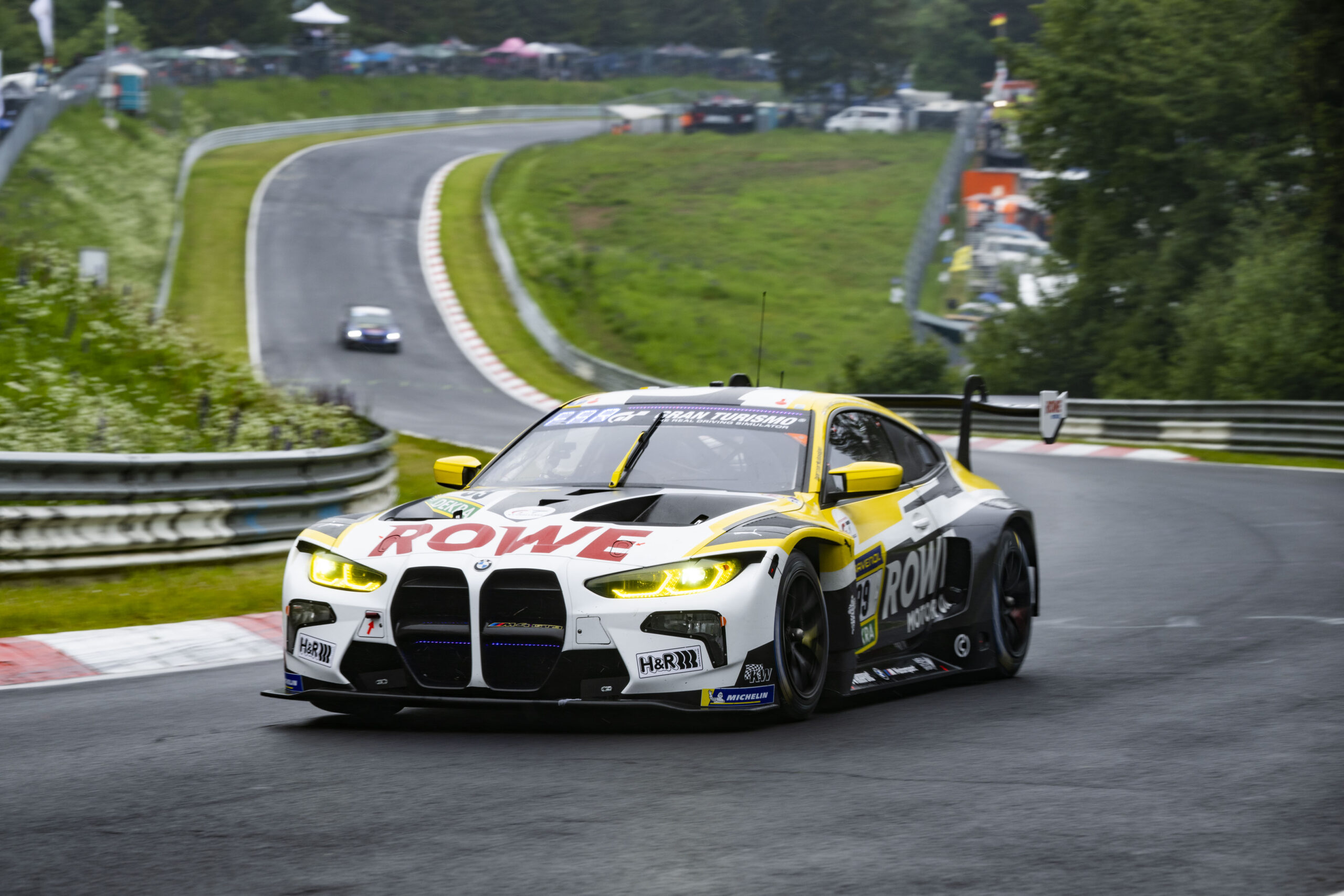 24h Nürburgring, 19h to go: ROWE Racing BMW #99 out, attenzione alla pioggia!