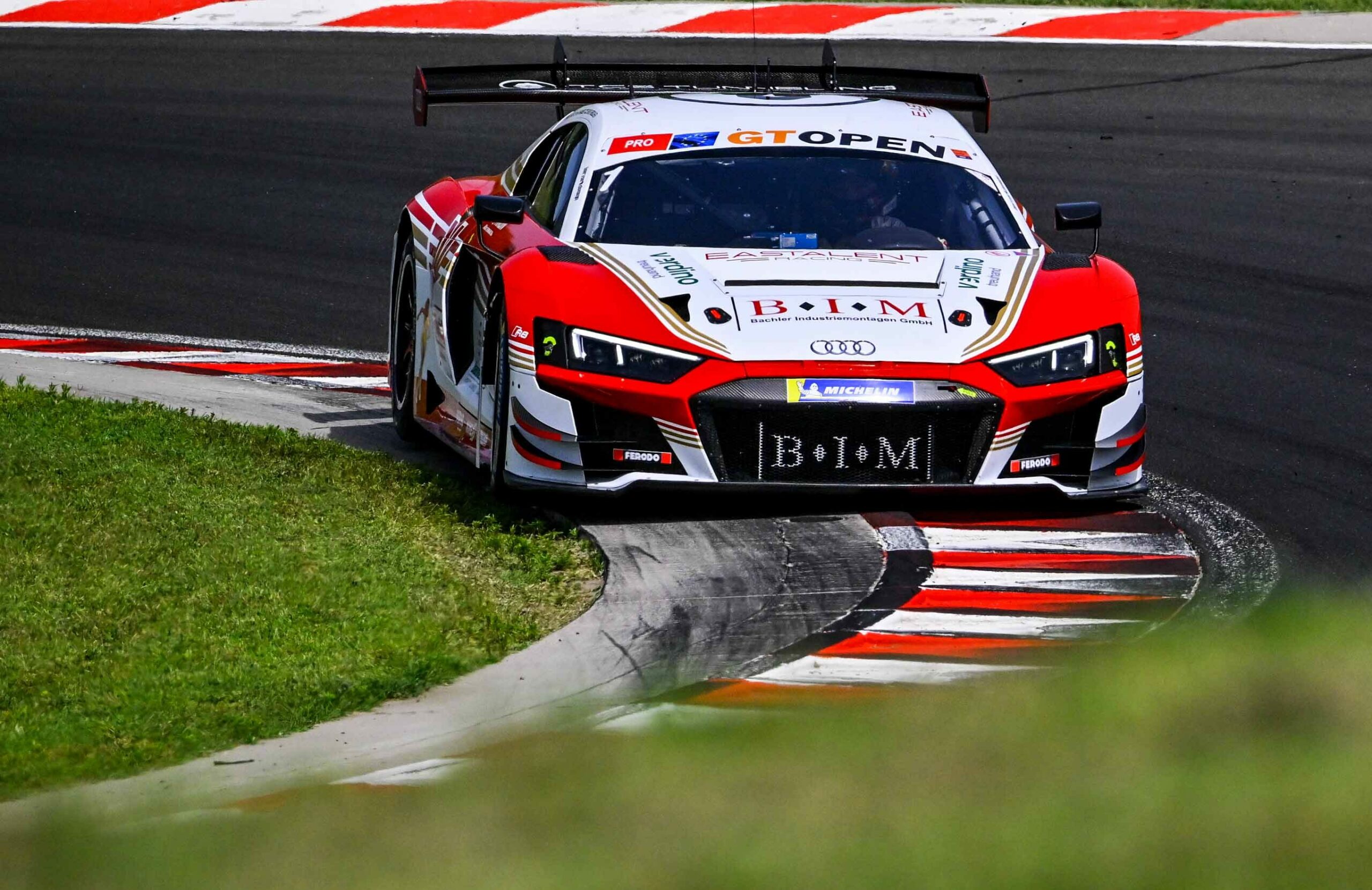 Budapest, race-1:  Eastalent Racing Audi #1 vince ringraziando la pioggia