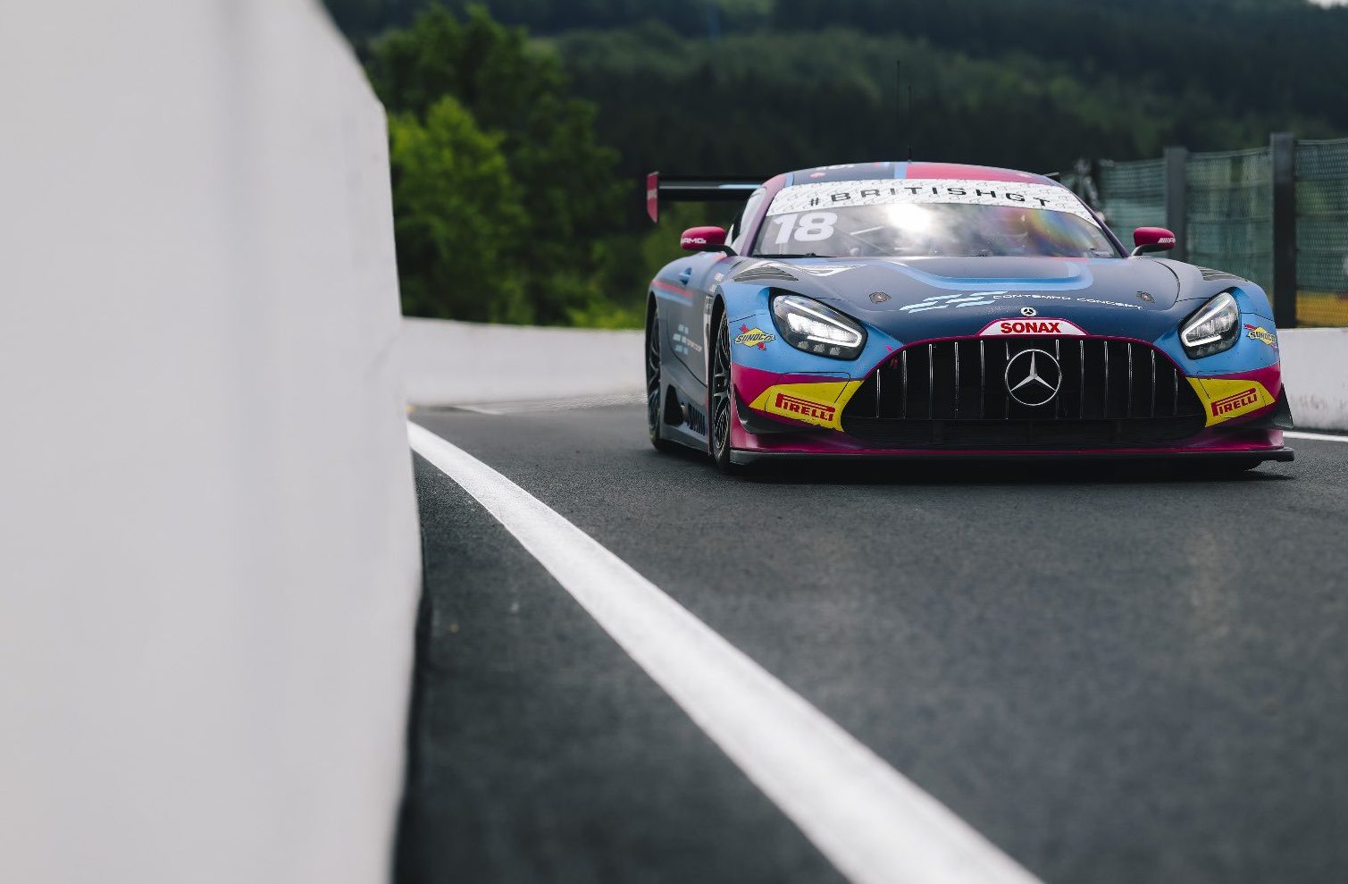 Spa, qualifiche: 2 Seas Motorsport Mercedes #18 in pole