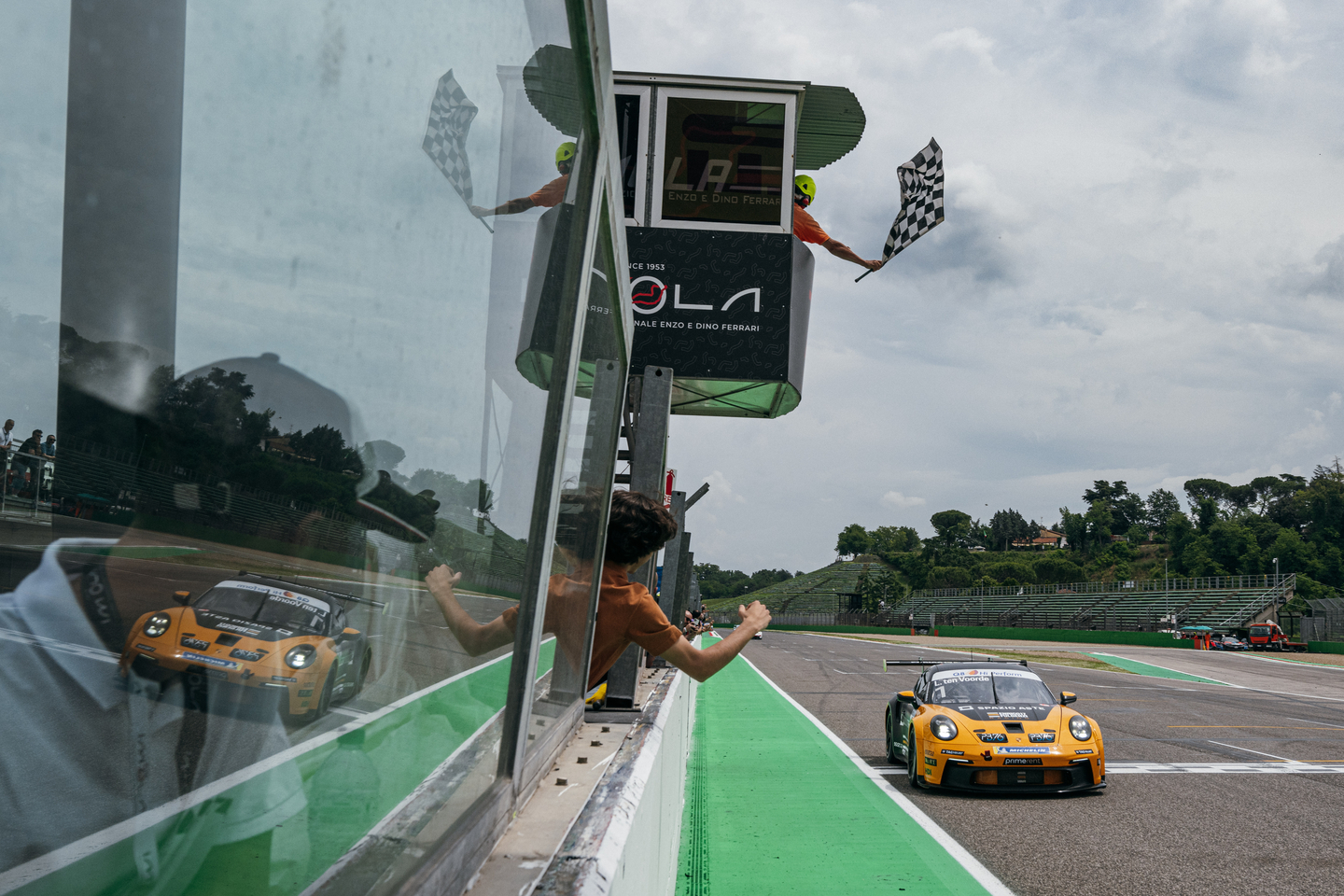 Imola, race-2: poker per ten Voorde