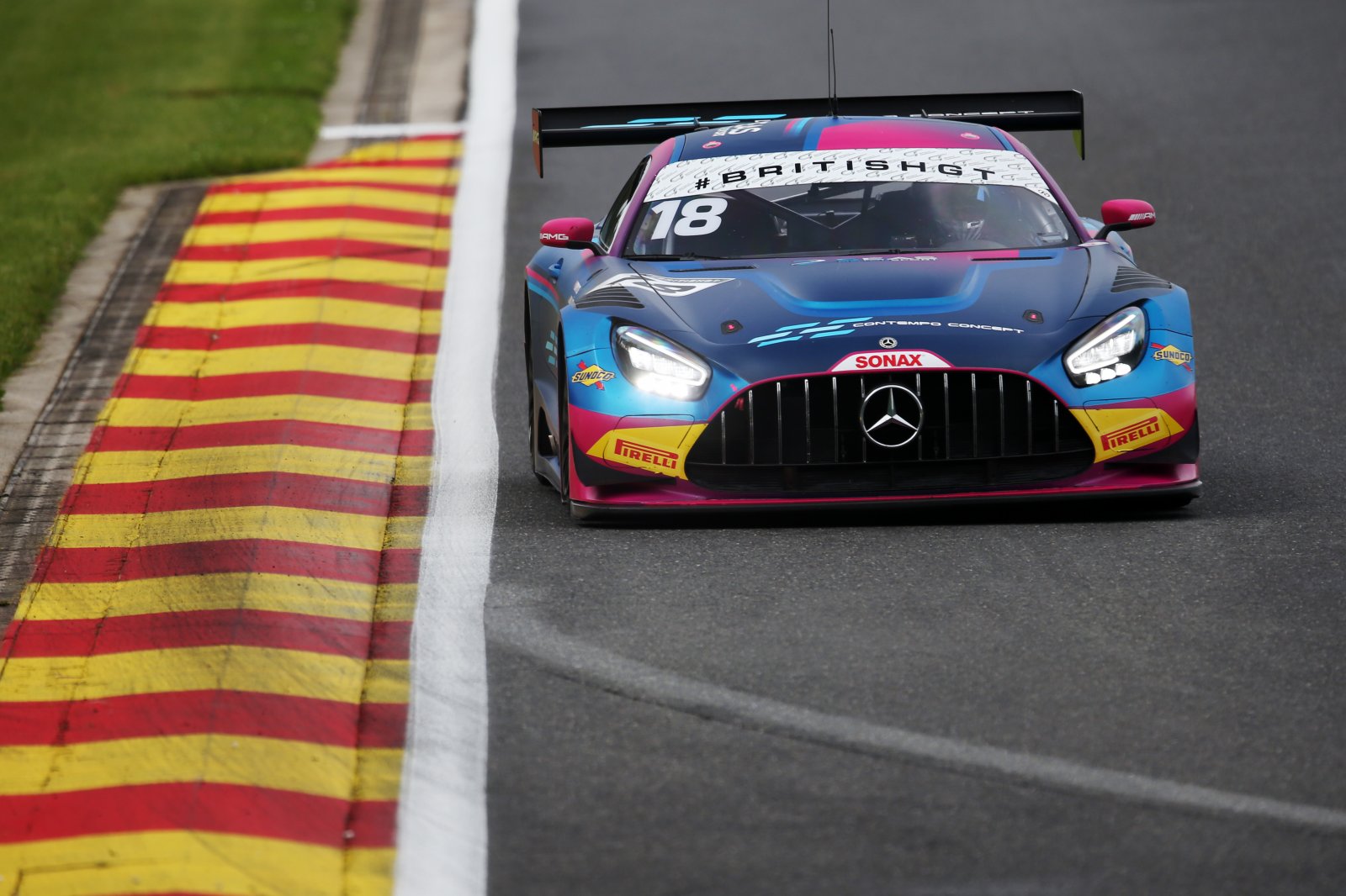 Spa: 2 Seas Motorsport Mercedes #18 domina dalla pole