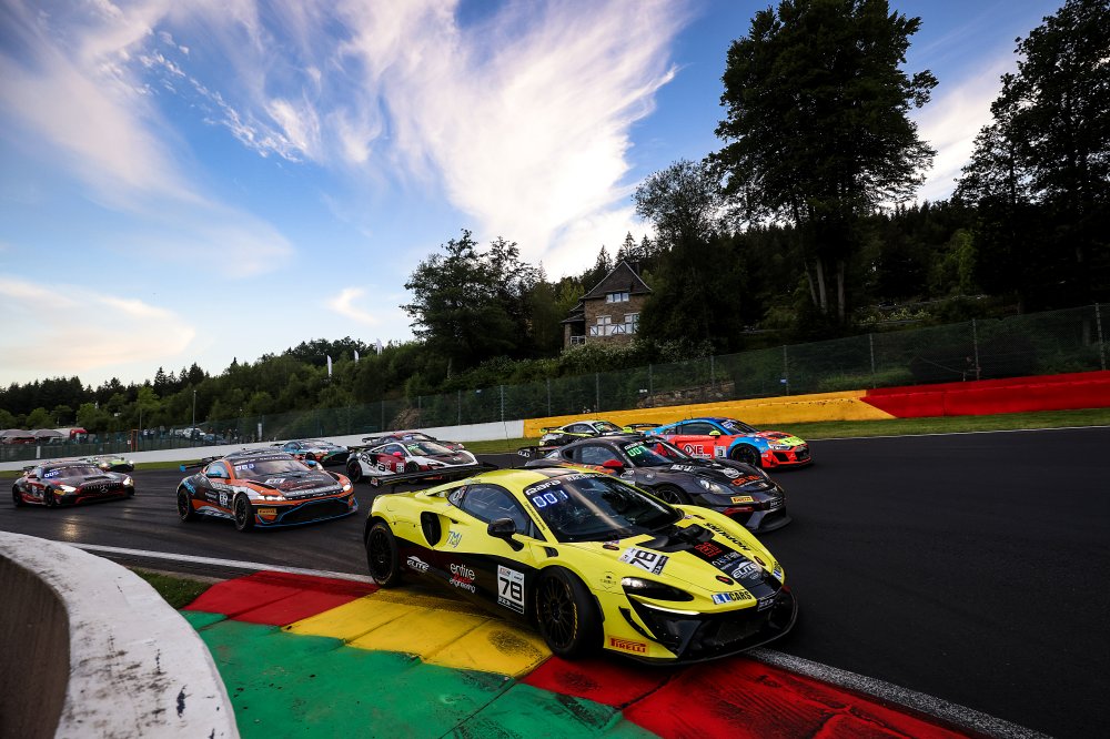 Spa: Josh Rattican/Tom Lebbon vincono ed allungano in classifica