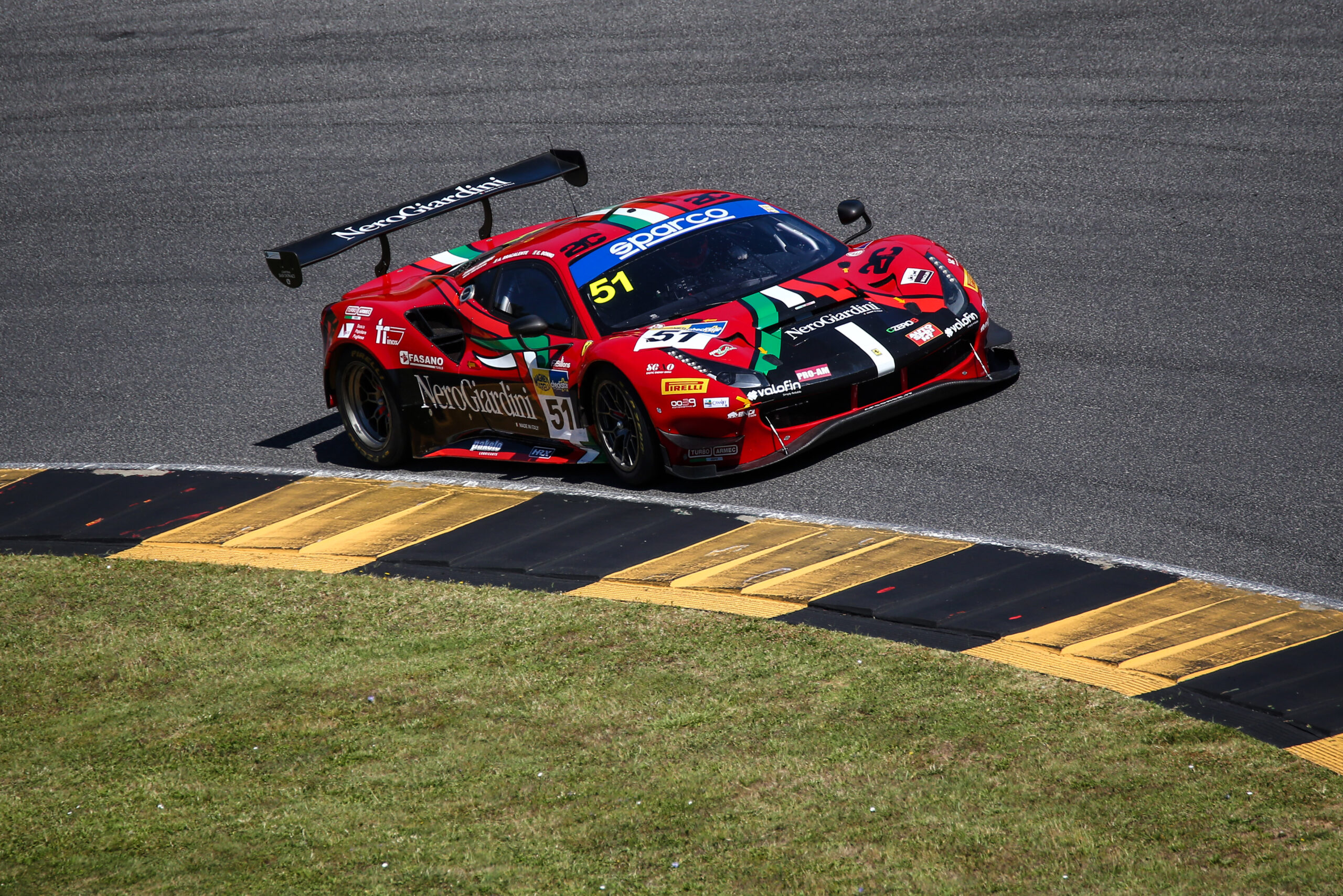 Ferrari inaugura al meglio il week-end del Mugello