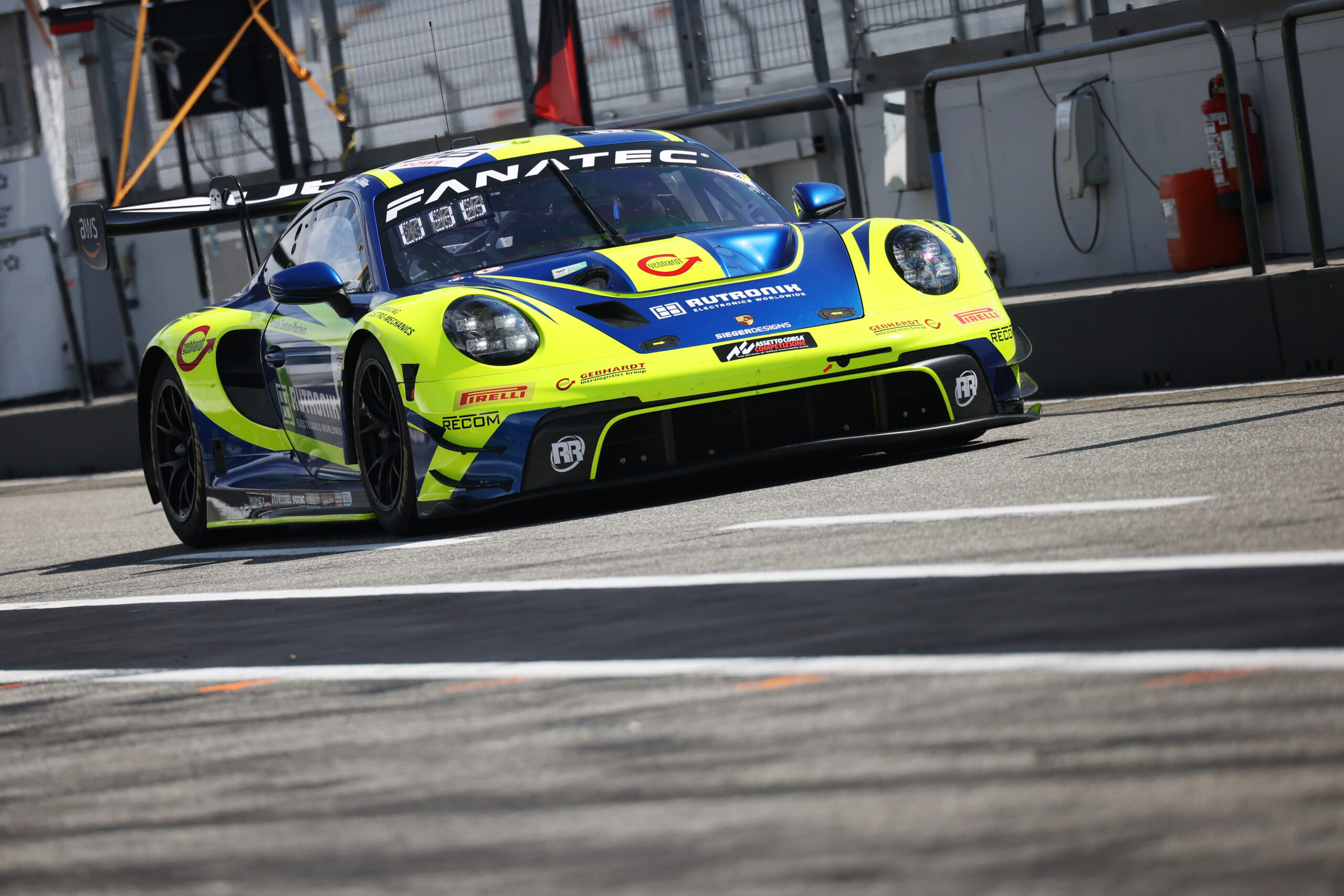 Hockenheim, FP1: Porsche e Rutronik Racing in vetta