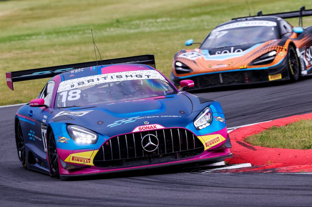 Snetterton, race-2: Mercedes e 2 Seas Motorsport ringraziano nel post gara