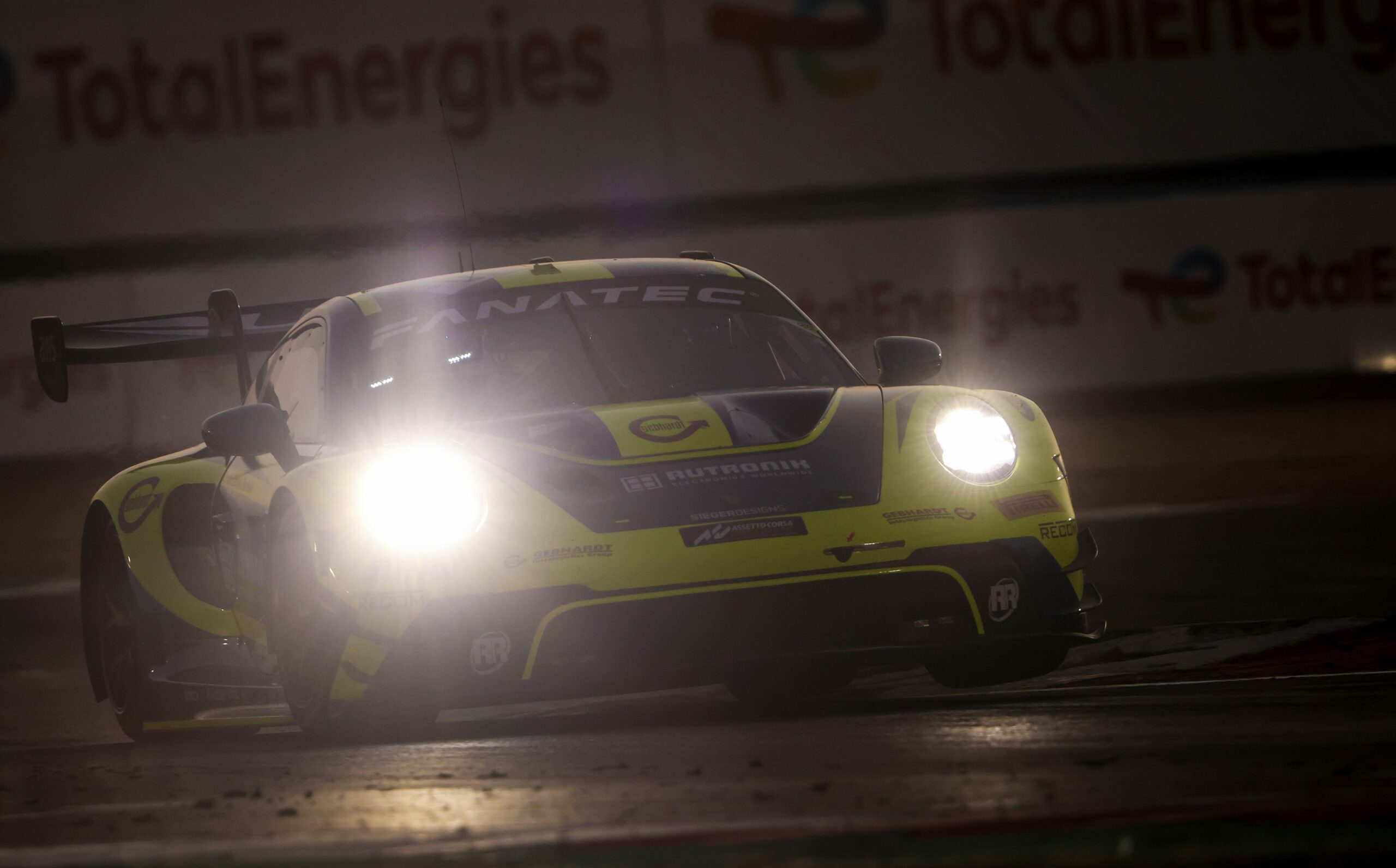 Magny Cours, race-1: prima volta per Rutronik Racing e Porsche