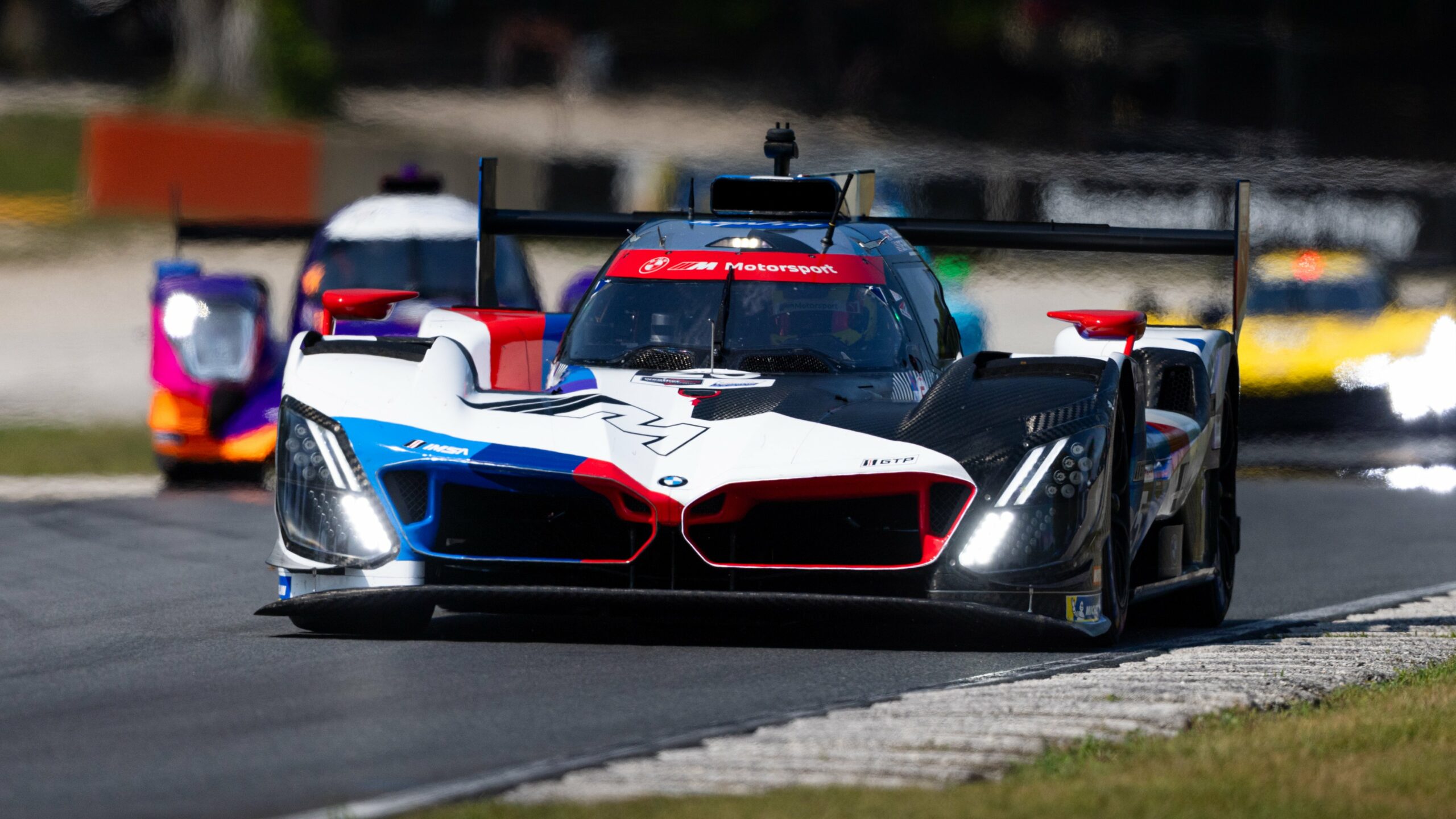 BMW resta in GTP con due auto