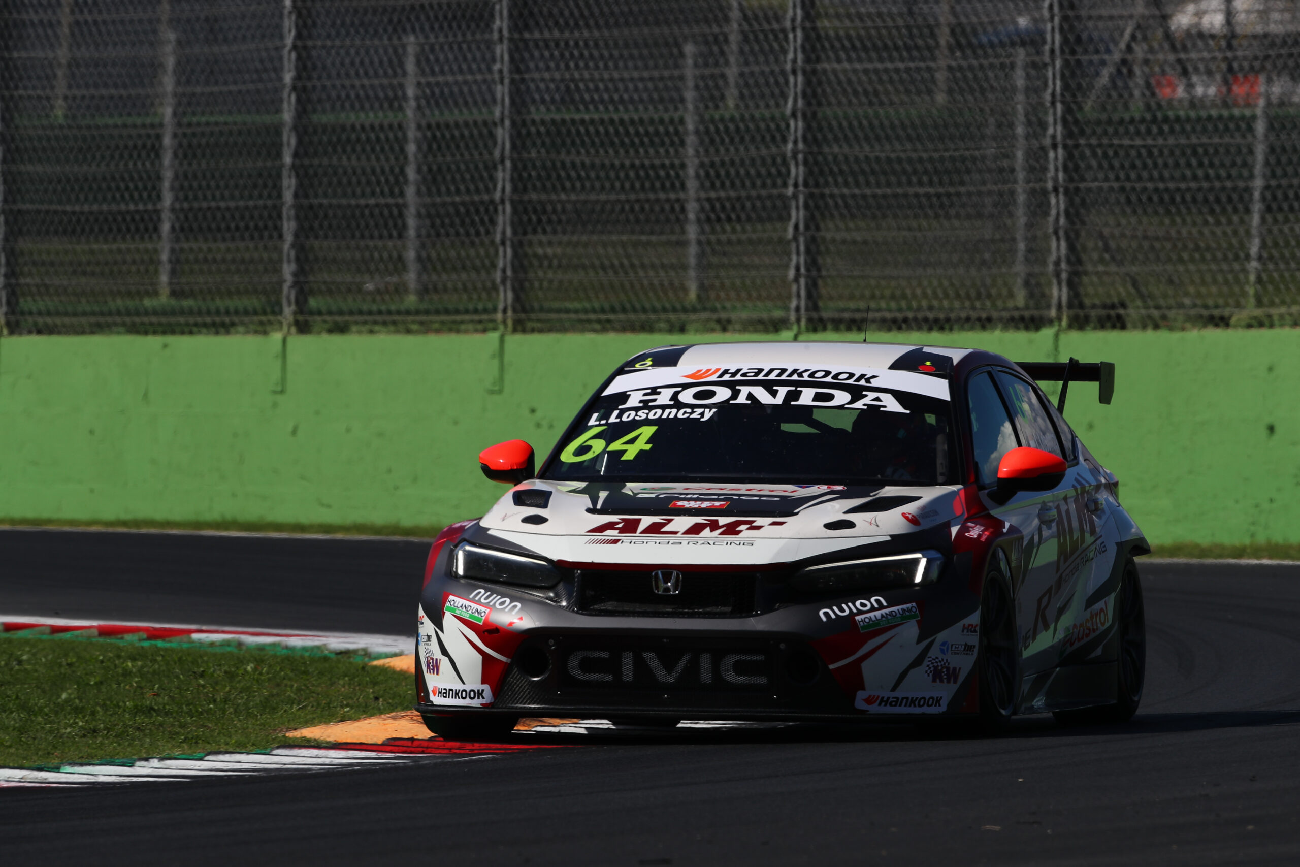 Vallelunga, race-2: Losonczy si impone a Roma