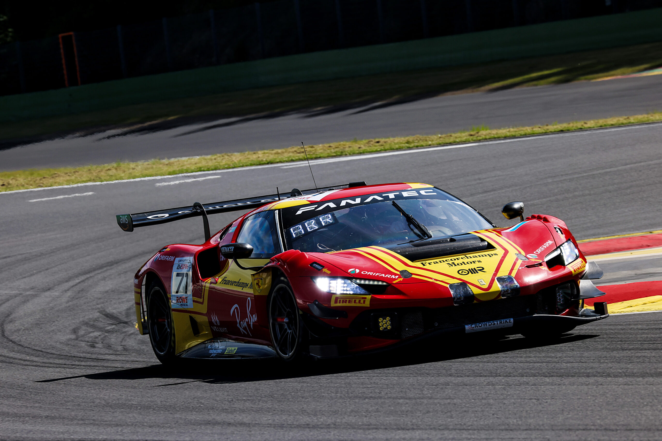 Yifei Ye a Monza con la Ferrari #71. Abril si sposta sulla #51