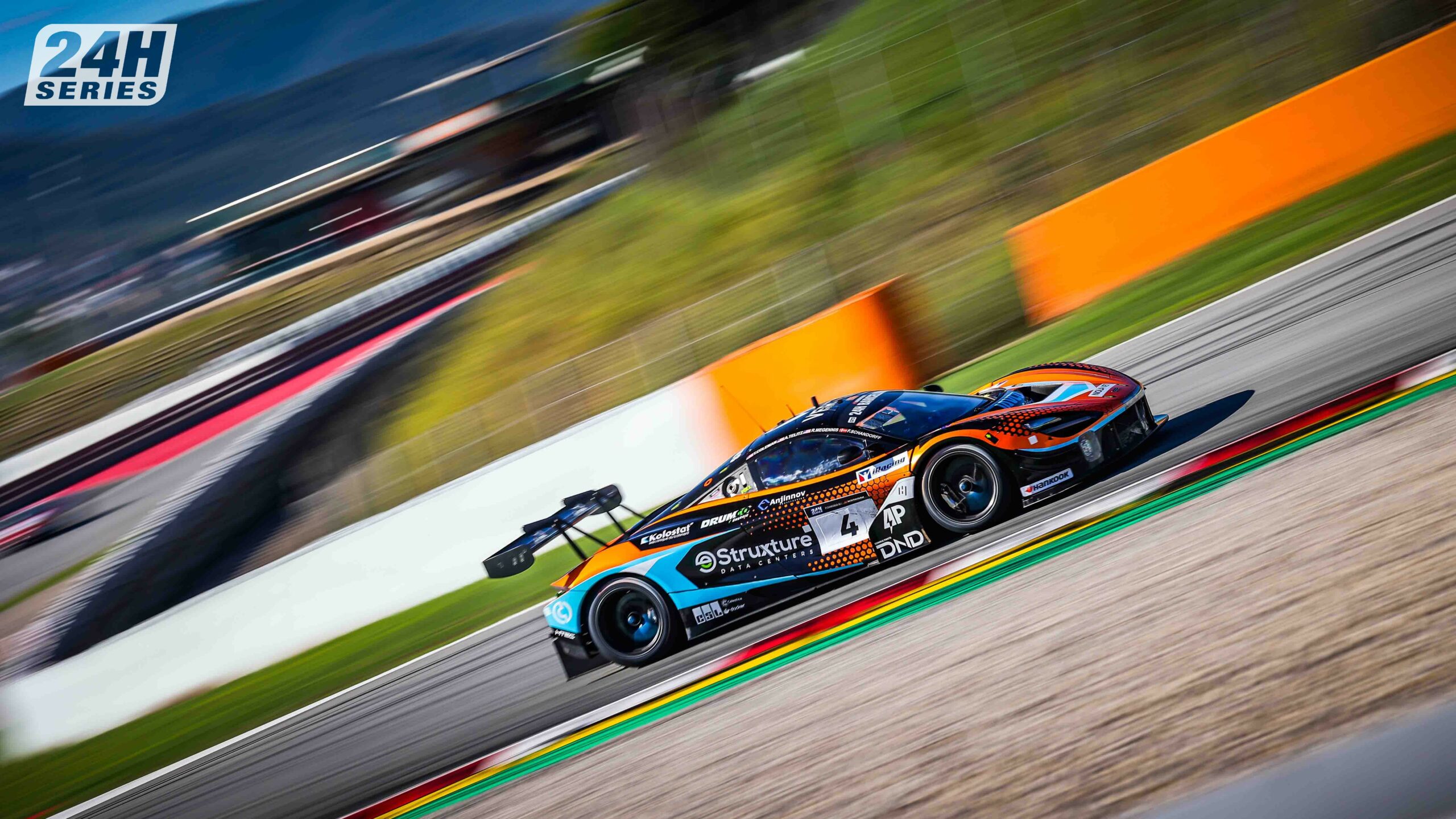 Optimum Motorsport McLaren in pole per la 24h Barcellona