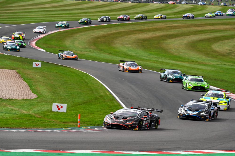 Barwell Motorsport vs Barwell Motorsport nella finale di Brands Hatch