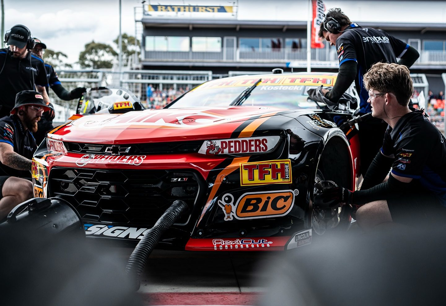 Bathurst 1000: Kostecki in pole