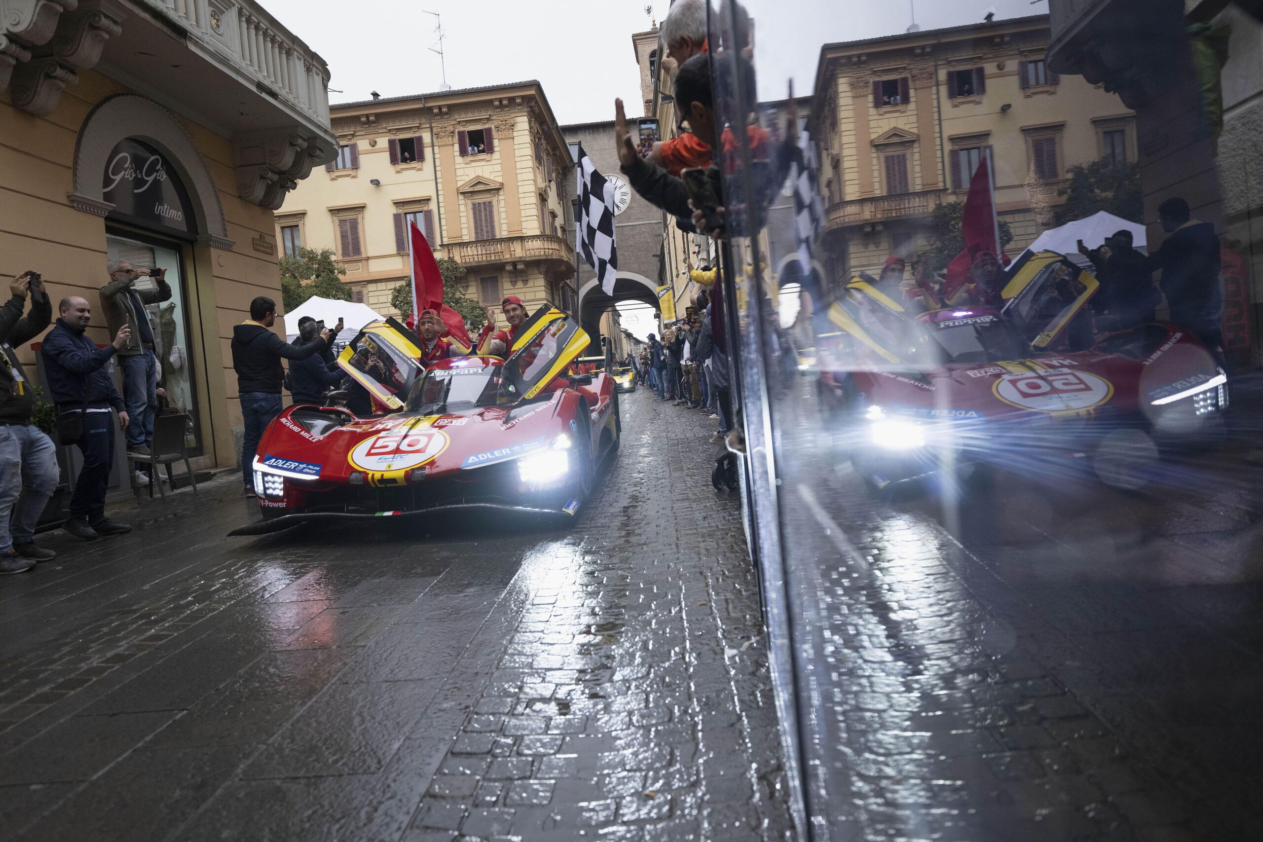 Ferrari celebra i propri campioni nell’ultimo giorno delle Finali Mondiali di Imola