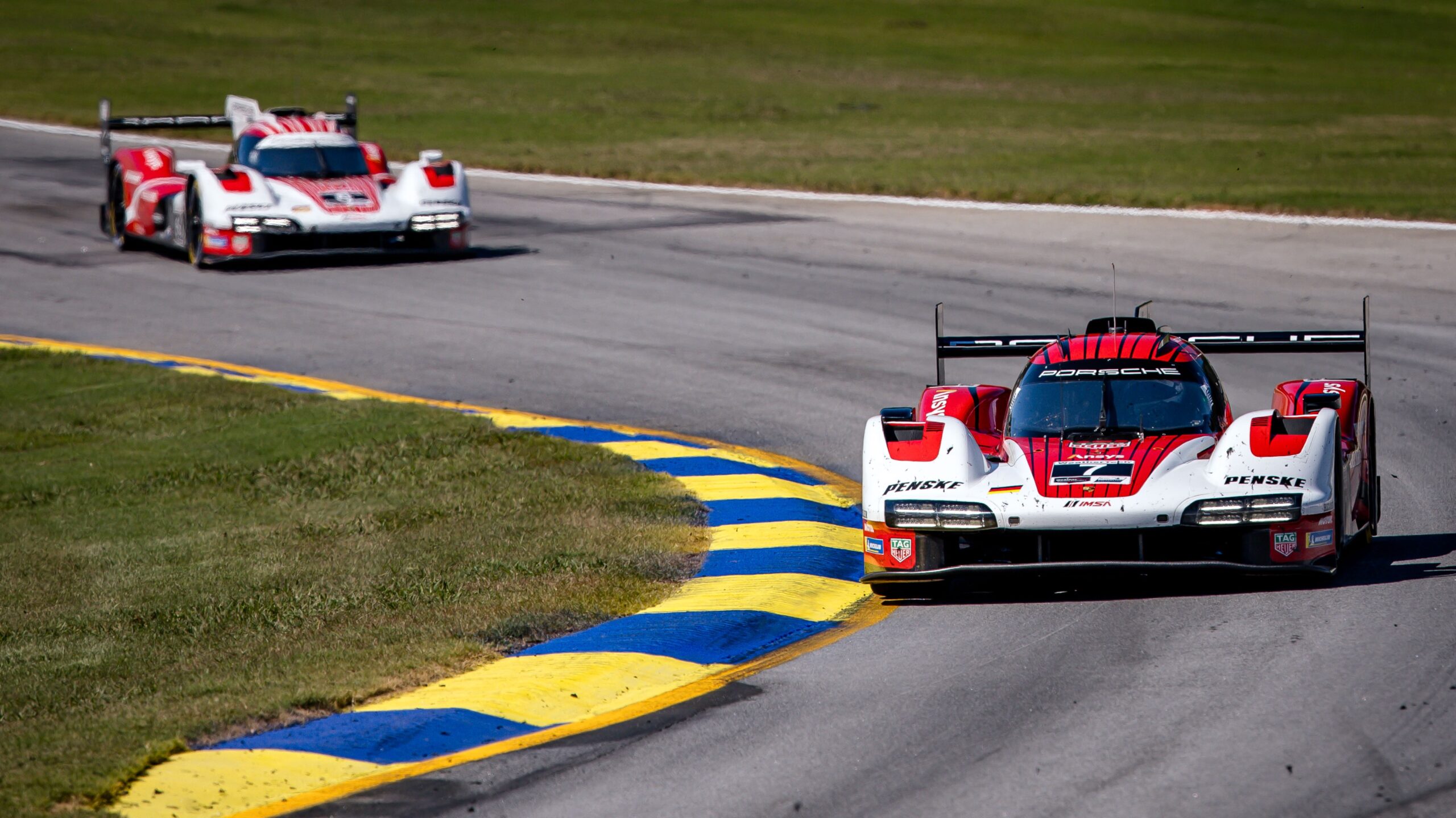 Petit Le Mans a 6h dalla fine: 1-2 Posche, Lamborghini all’attacco in GTD PRO