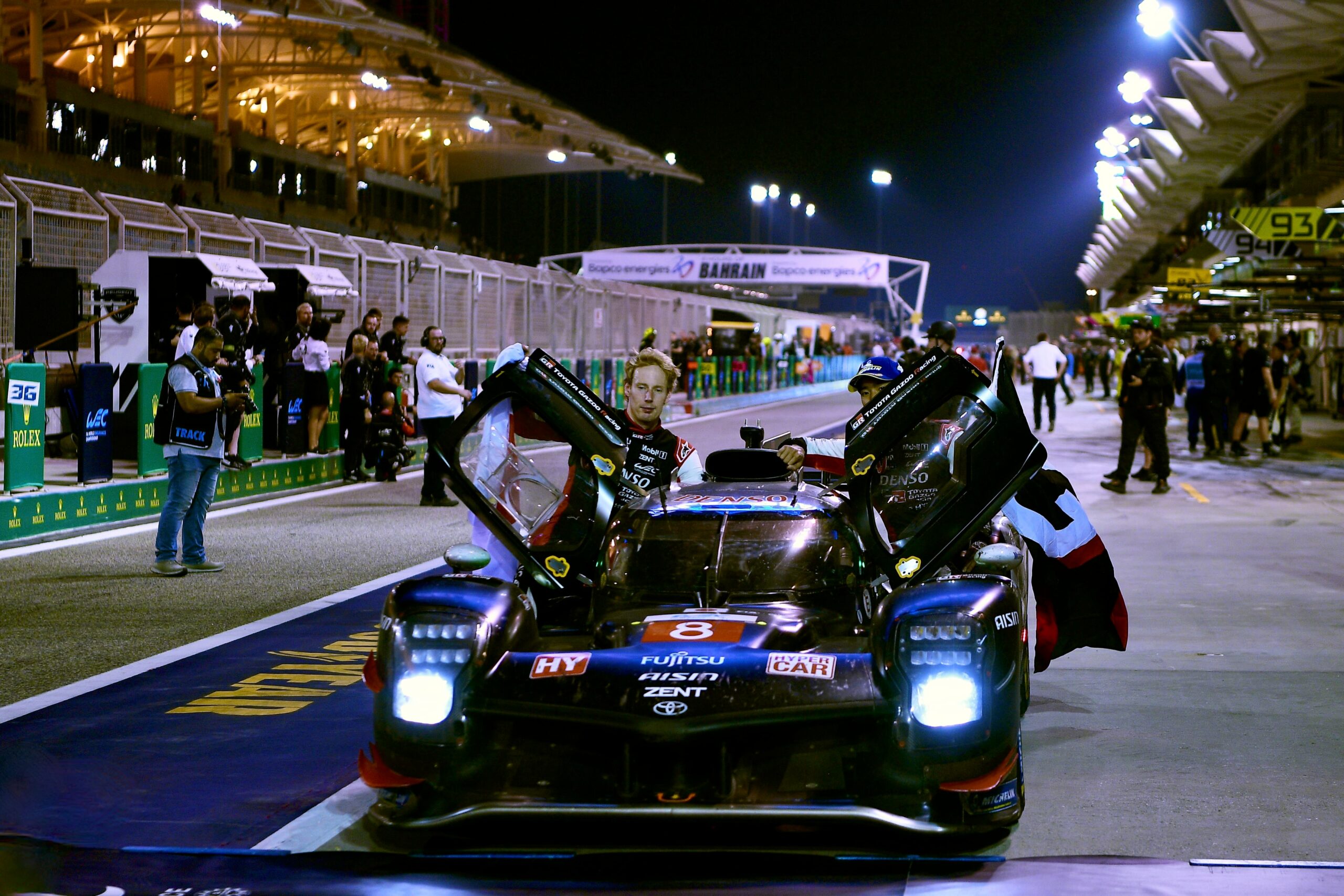 8h Bahrain: Toyota strappa il titolo costruttori a Porsche che vince tra i piloti con la 963 #6. VISTA AF Corse al top in GT