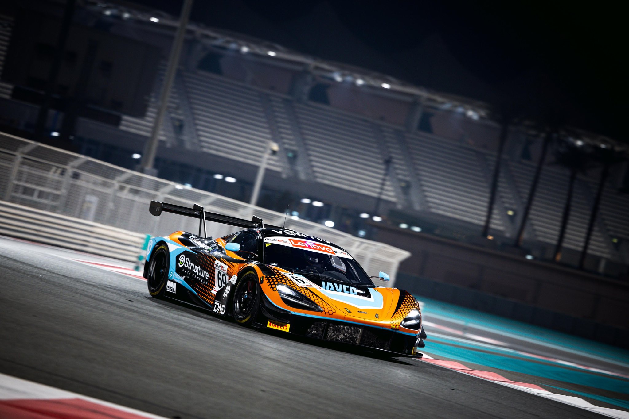 Gulf 12: Optimum Motorsport McLaren trionfa su Sainteloc Racing Audi