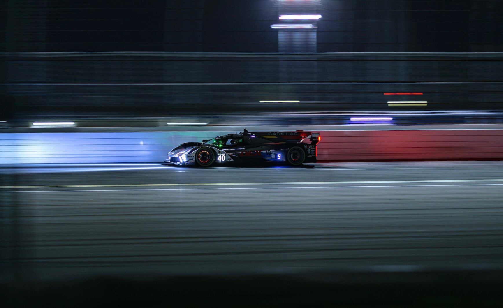 Rolex 24, a 17h to go: Kobayashi regala spettacolo con WTR Cadillac #40, BMW al top in GT