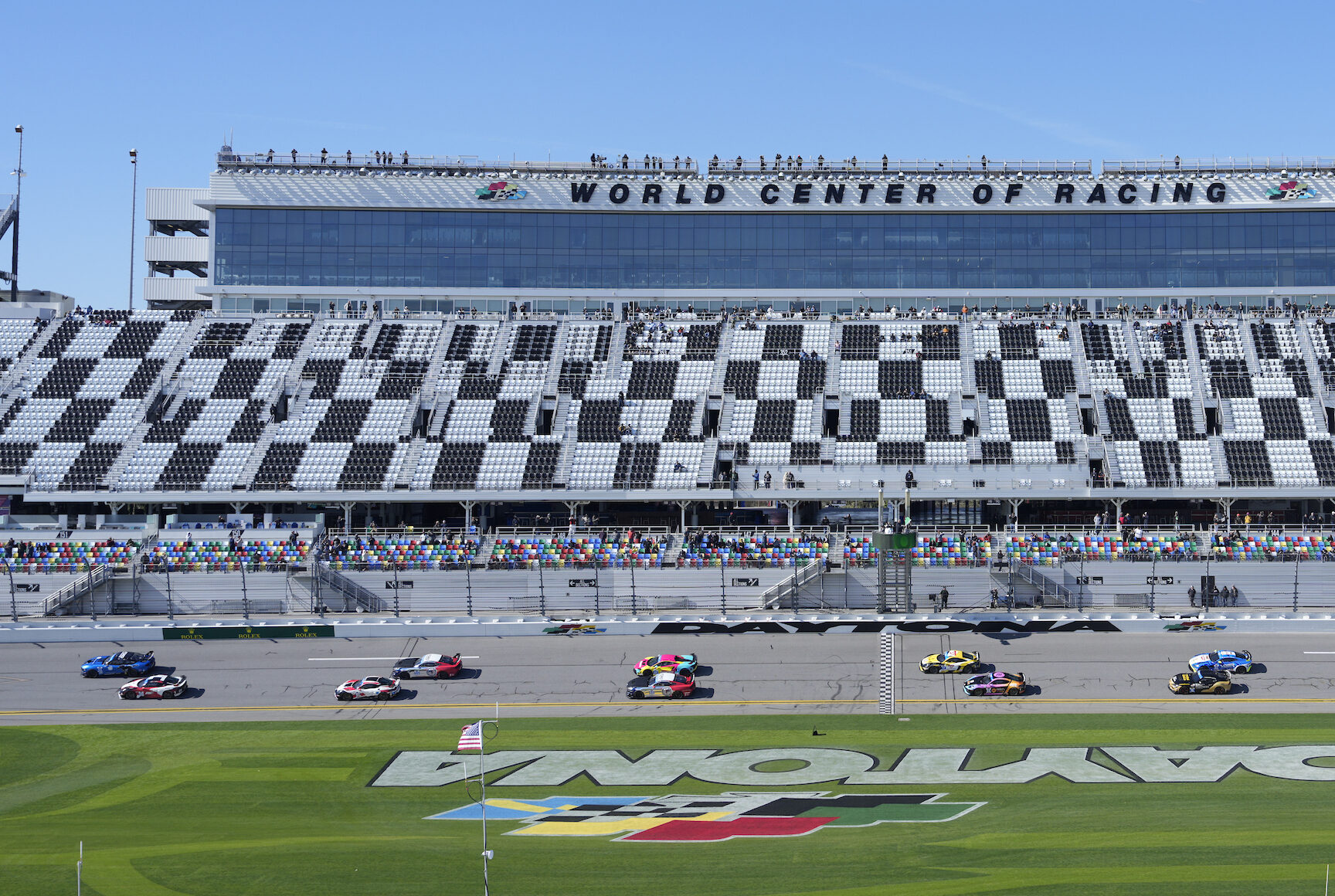 Daytona, CSM Porsche #67 detta il passo tra le caution