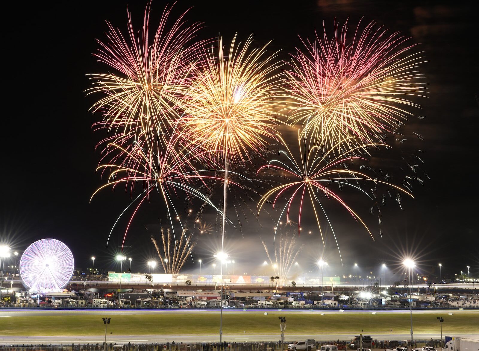 Rolex 24 a 15h to go: Porsche #7 in vetta, Cadillac #40 out